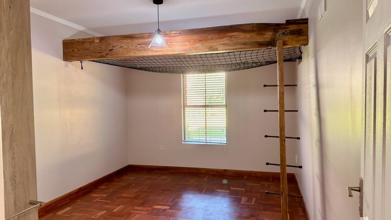 5 Bedroom Property for Sale in Kenridge Western Cape